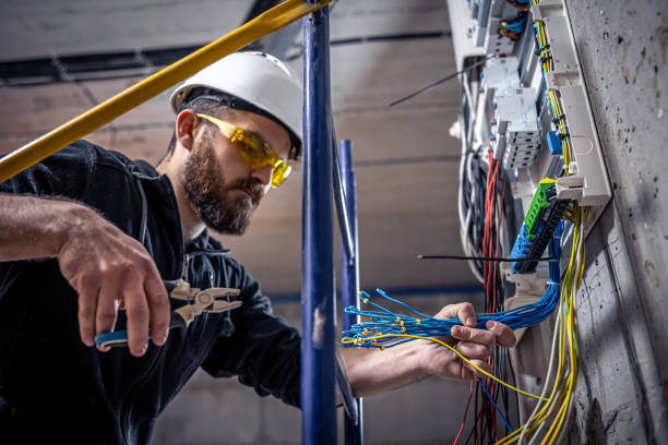 Best Affordable Emergency Electrician  in Earlham, IA